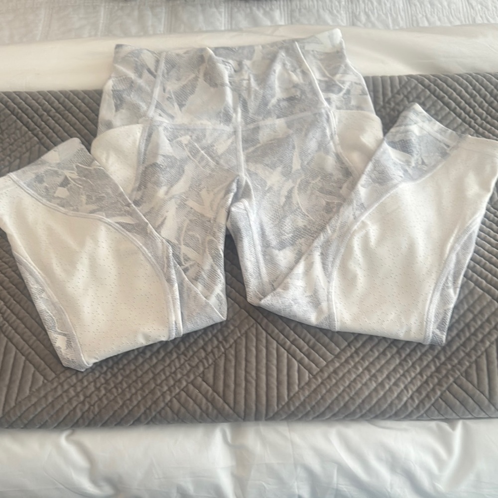 Lululemon Gray and White Patterned Leggings